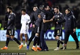 23号球衣给了双向球员！美媒提问：鹈鹕应退役浓眉的23号球衣吗？