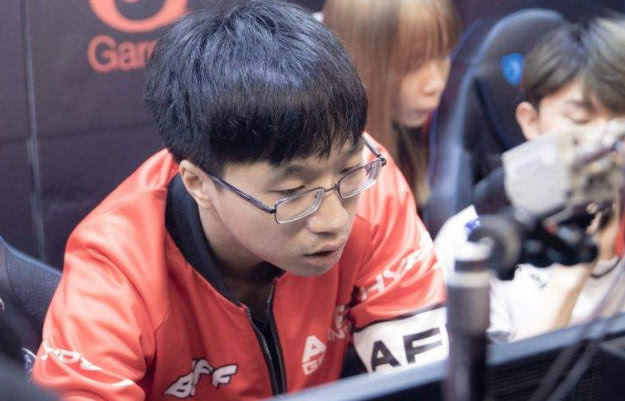 小幅续约并 小幅续约并
